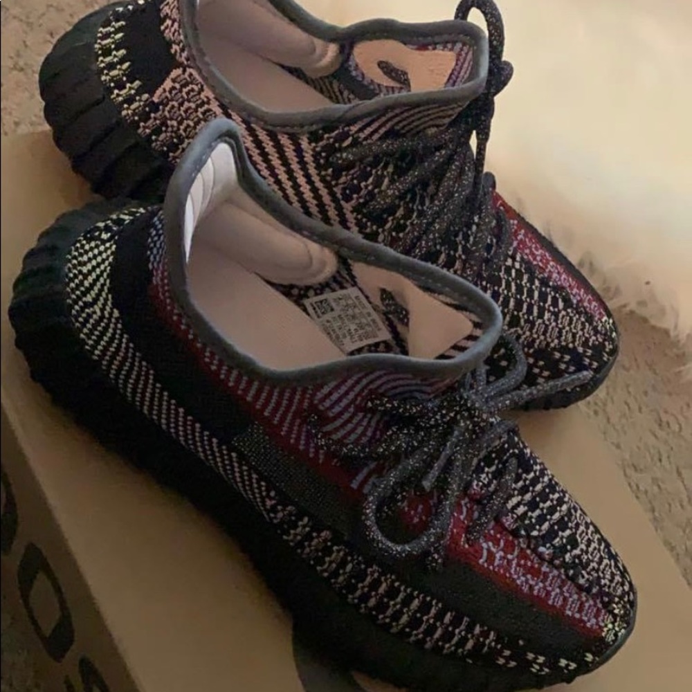 Kids yeezy boost size 4